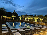 Swimmingpool in mediterranem Umfeld
