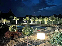 Erdverbauter Pool in mediterranem Umfeld