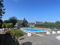 Swimmingpool in mediterranem Umfeld